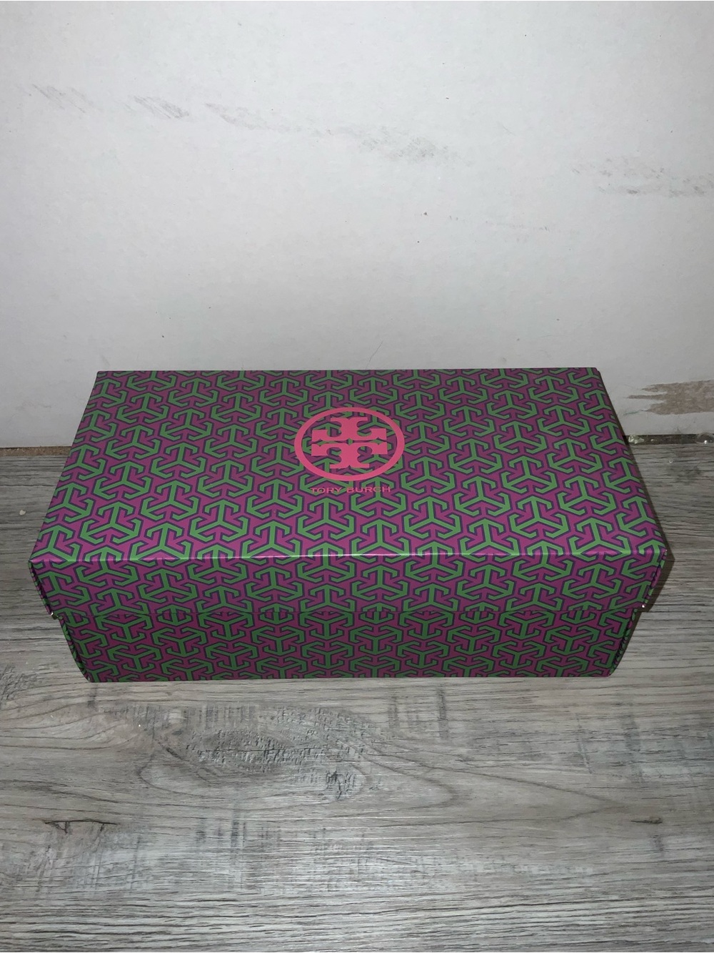 Tory Burch Black Logo Thong Sandals with Gold Medallion - Picture 4 of 5